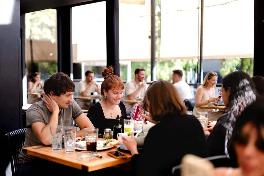 Ambiente de almuerzo en Segreta, Vitacura