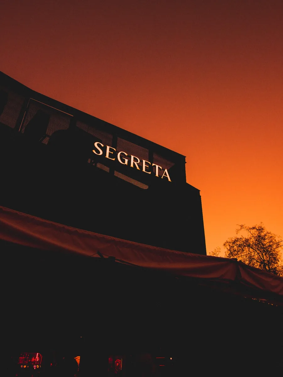 Ambiente único del restaurante Segreta en Vitacura